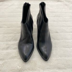 B. Makowsky Black Leather Ankle Heeled Boots Booties New Size 8.5